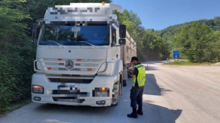 Yolcu ve yük taşıyan araçlara jandarmadan sıkı denetim