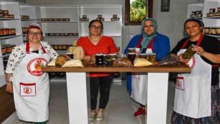 Yöresel ürün pazarında her gün farklı lezzetler sunuluyor