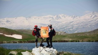 Yüksekovalı dağcılar Erdanis Göllerini gezdi