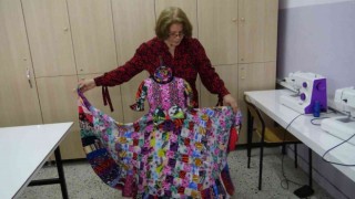 Yüzlerce atık kumaş parçasını kullanıp adeta sıfır maliyetle elbise yaptı