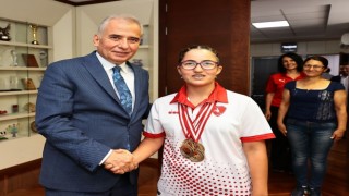 Yüzme tutkusu şampiyonluk getirdi