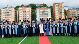 ZBEÜ, Zonguldak Meslek Yüksekokulu mezunlarını verdi