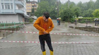 Zonguldakta iki mahalleyi bağlayan köprü ulaşıma kapandı