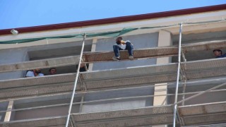 11inci kata çıkıp atlamak istedi, polis ikna etti