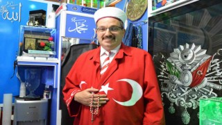 15 Temmuz anısına Cuma hutbesini ay yıldızlı cübbesiyle okudu
