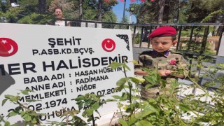 15 Temmuz kahramanı şehit Halisdemirin kabrine ziyaretçi akını