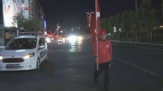 15 Temmuz Şehitleri anısına 8 saatlik yürüyüş: 15 Temmuz Şehitler Köprüsüne yürüdü