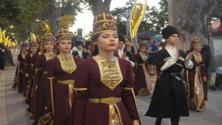 18. Yalova Uluslararası Kafkas Dans ve Müzik Festivali kortej yürüyüşüyle başladı