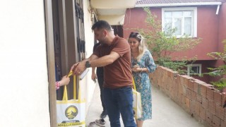 2 bin çocuğa bayramlık alıp yüzlerini güldürdüler