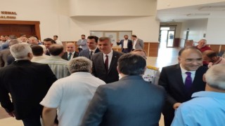 7den 70e herkes kent bayramlaşmasında kucaklaştı