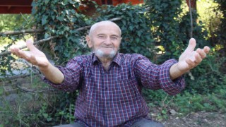 90 yaşında, yalnızlığını çalışarak unutuyor