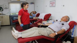 Acil kan ihtiyacı hayatını değiştirdi, yaşı kadar kan verdi