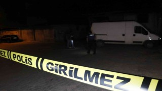 Adanada silahlı ve bıçaklı kavga: 2 yaralı