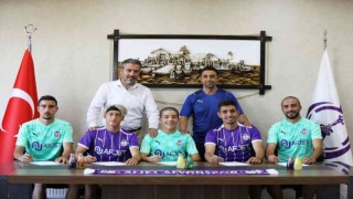 Afyonspor 5 futbolcuyla birden sözleşme imzaladı