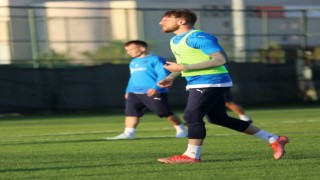 Afyonsporda alt yapıdan yetişen oyuncular A takımıyla antrenmana çıktı