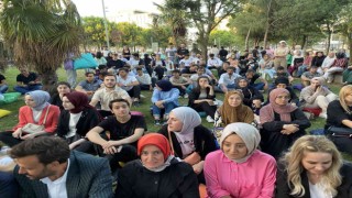 AK Parti Genel Başkan Yardımcısı Jülide Sarıeroğlu Zeytinburnunda gençlerle buluştu