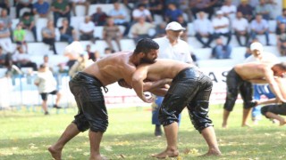 Akbalık Yağlı Güreşleri Başpehlivanı Serhat Gökmen oldu