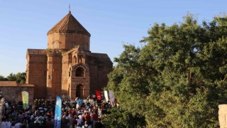 Akdamar Adasında çok dilli konser