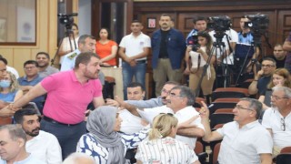 Akdeniz Belediye Meclisinde PKK gerginliği