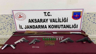 Aksaraydaki restoran baskınında çok sayıda silah ele geçirildi