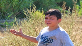 Alevlerin seralara yaklaştığını gören 11 yaşındaki Berat gözyaşlarına boğuldu