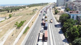 Ambarlı Liman yolunda bayram öncesi oluşan tır kuyruğu, dron ile havadan görüntülendi