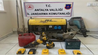 Antalyada kaçak kazı yapan şahıslar suçüstü yakalandı