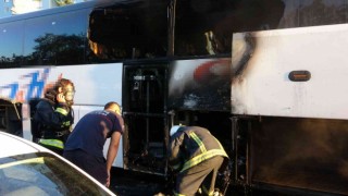 Antalyada park halindeki boş yolcu otobüsünde yangın