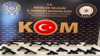 Antalyada yasa dışı silah ticareti operasyonunda 3 tutuklama