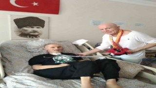 Antrenör Wolfgang Sandhowe, İlyas Tüfekçiyi ziyaret etti