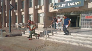 Arabaya zulaladıkları uyuşturucu ile yakalandılar