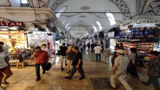 Arefe Gününde Kapalıçarşıda turist yoğunluğu