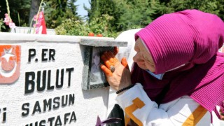 Arefe gününde şehitlikte duygulandıran anlar