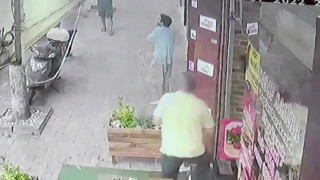Arkadaşını boğazından bıçaklayıp, 4. kattan atladı