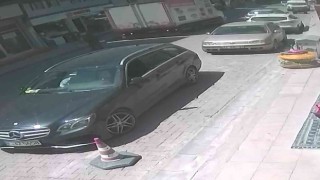 Artvinde geri manevra yapan kamyonun altında kalan kişi hayatını kaybetti