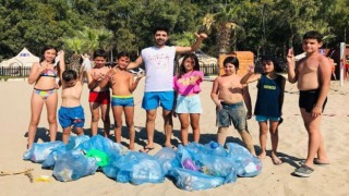 Aydınlı öğrencilerden sahil temizliği