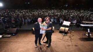 Ayna grubu solisti Erhan Güleryüz: “Erol abiyi çok özlüyoruz, bu ülkeye hizmetleri hiçbir zaman unutulmaz”