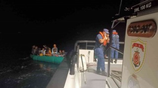 Ayvalık açıklarında 49 düzensiz göçmen kurtarıldı
