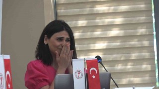 Azerbaycanlı gazeteci Karabağın geri alındığı için gözyaşları içinde teşekkür etti