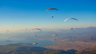 Babadağdan yamaç paraşütüyle uçuşlar arttı