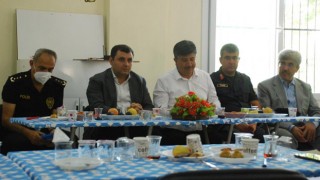 Bahçe Kaymakamı Aziz Kayabaşı, Köy sakinlerinin sorunlarını dinledi