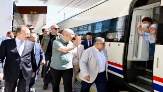 Bakan Karaismailoğlu, Bilecike YHT ile geldi