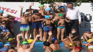 Bakan Kasapoğlu: “Amacımız yüzme öğrenmek isteyen herkese yüzmeyi öğretmek”