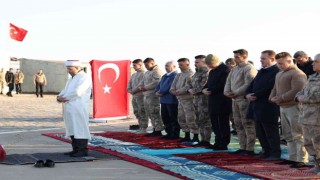 Bakan Soylu, bayram namazını üs bölgesindeki askerlerle kıldı