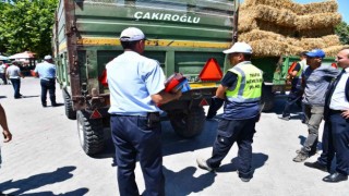 Balıkesir Büyükşehirden traktör sahiplerine reflektör desteği