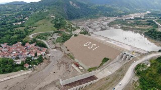 Barajlar, Bartında büyük sel felaketinin önüne geçti