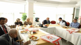Başkan Altınoktan huzurevine Kurban Bayramı ziyareti