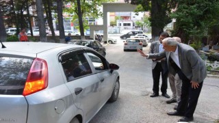 Başkan Bakkalcıoğlu, mezarlık ziyaretine gelen vatandaşların bayramını kutladı