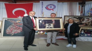 Başkan Bakkalcıoğlu yıl sonu sergisini ziyaret etti