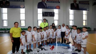 Başkan Büyükkılıç spor merkezinde miniklerle buluştu